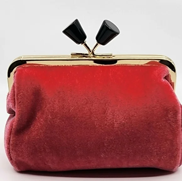 NIB Miu Miu Kiss Lock Velvet Mini wallet / clutch / pouch - Picture 3 of 5